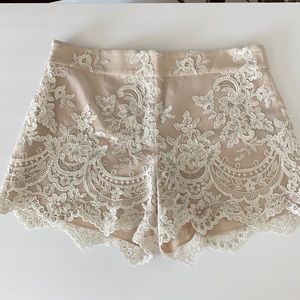 Alice and Olivia lace creme wedding shorts 6